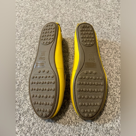 GAP yellow leather slip on shoes - Picture 2 of 3